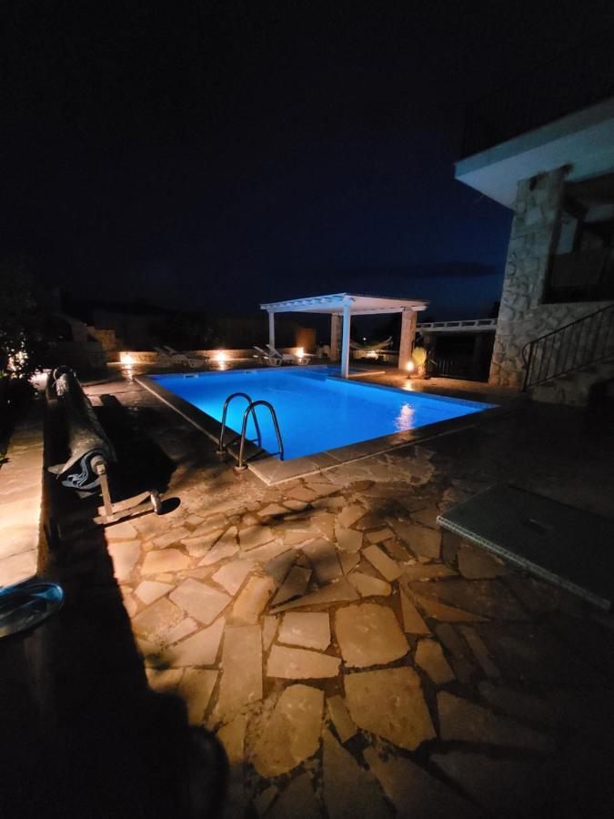 Bosna Near Dubrovnik Very Beautiful Entirely Privatized Swimming Pool, Jacuzzi, Sauna, Billiard, Ping-pong Ivanica