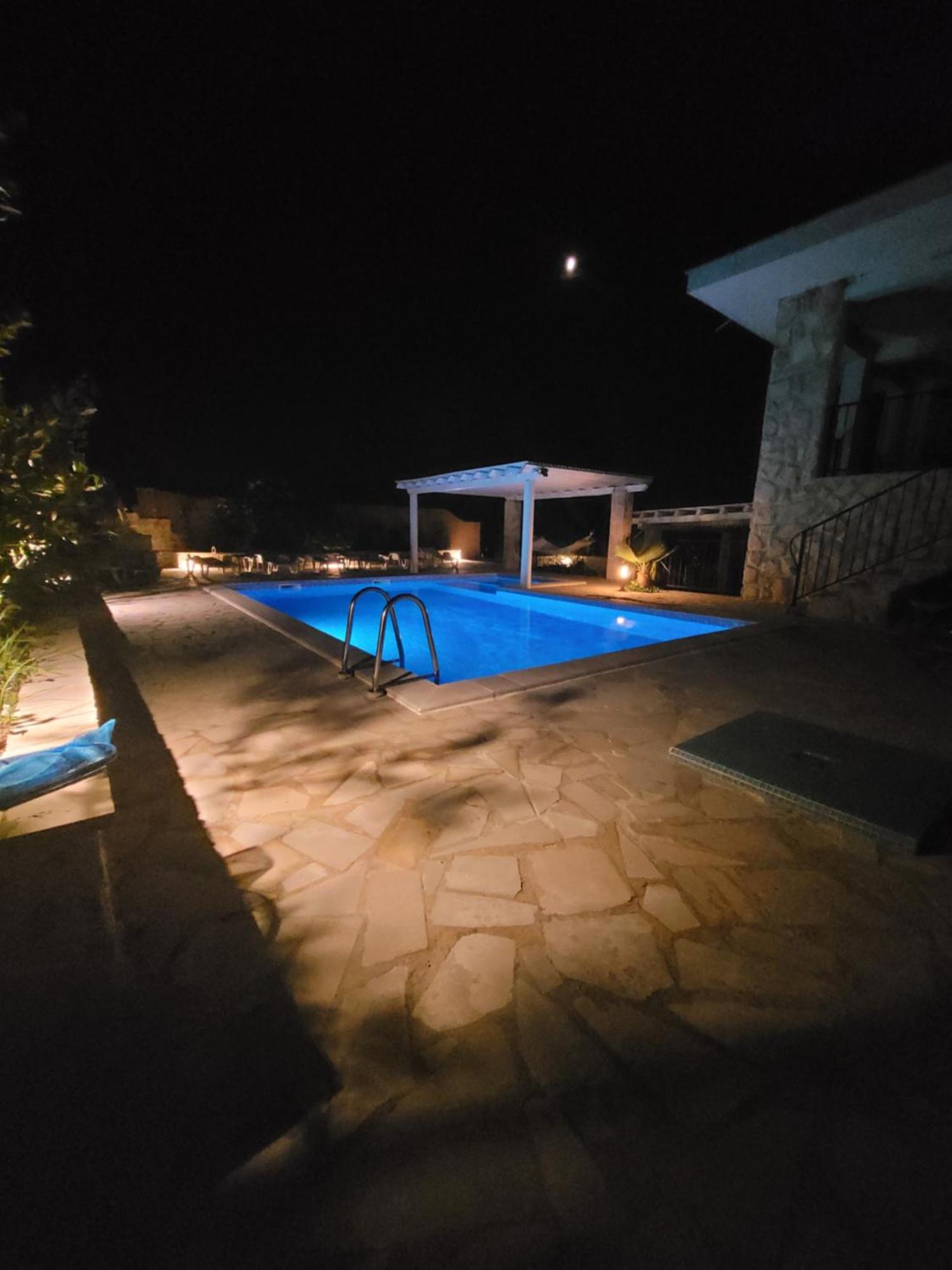 Villa Bosna Near Dubrovnik Very Beautiful Entirely Privatized Swimming Pool, Jacuzzi, Sauna, Billiard, Ping-pong Ivanica
