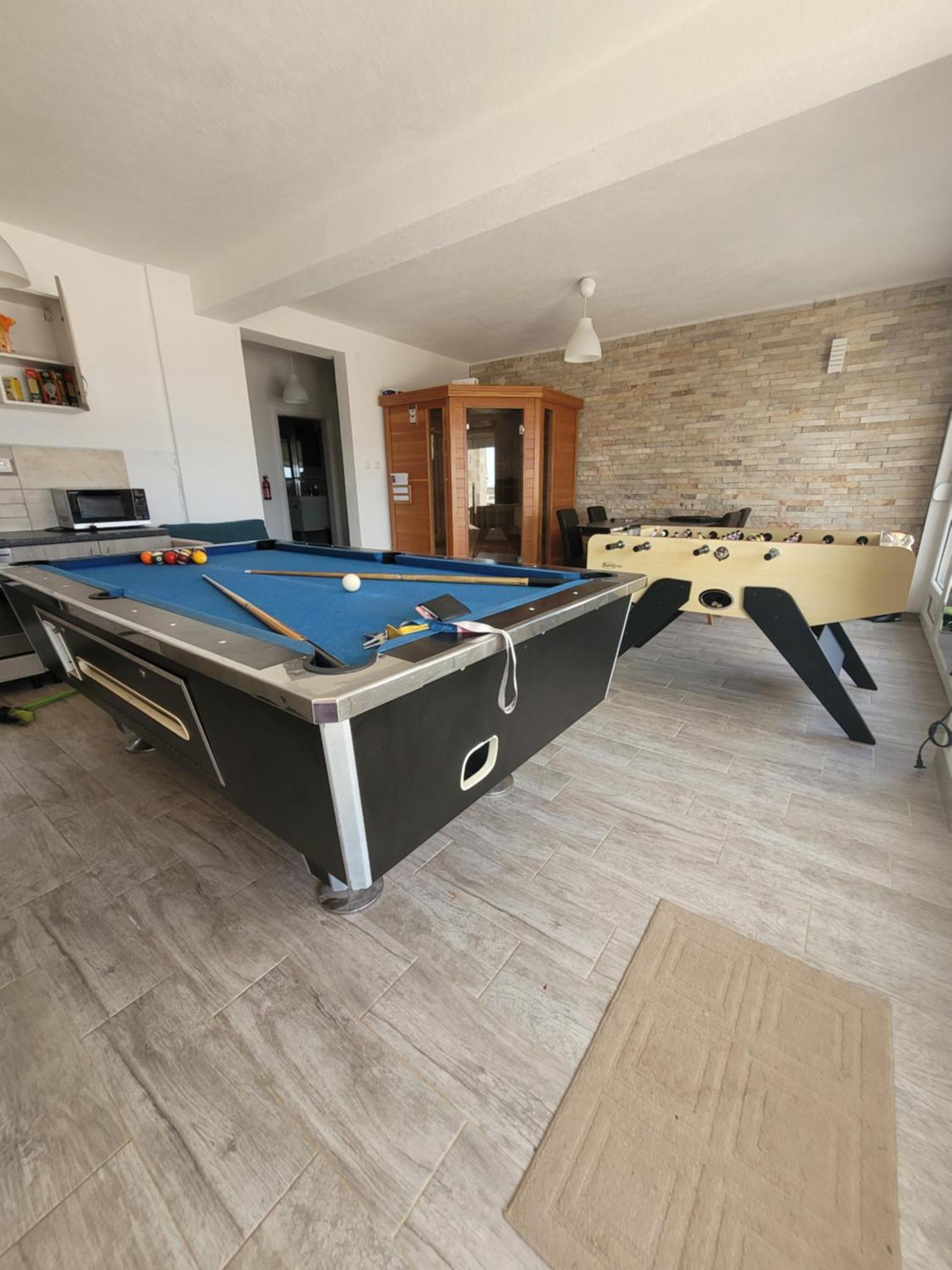Bosna Near Dubrovnik Very Beautiful Entirely Privatized Swimming Pool, Jacuzzi, Sauna, Billiard, Ping-pong Ivanica