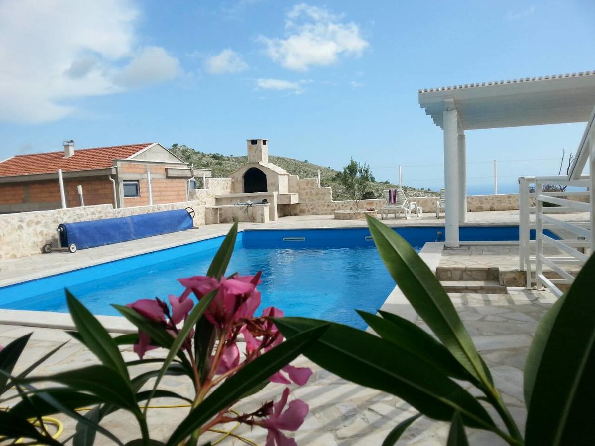 Villa Bosna Near Dubrovnik Very Beautiful Entirely Privatized Swimming Pool, Jacuzzi, Sauna, Billiard, Ping-pong